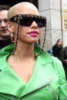 amber-rose-stupid-sunglasses3